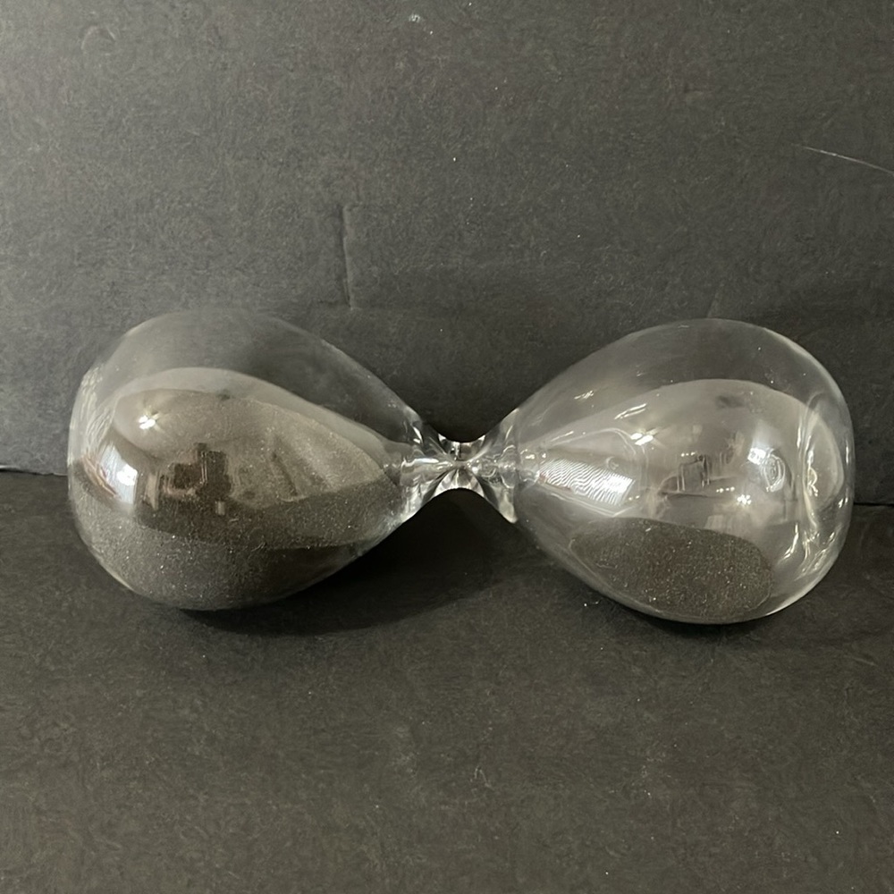 BLACK SAND HOURGLASS - Picture 4 of 4